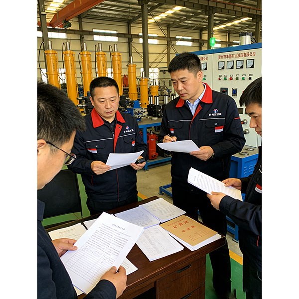 Fenglong Hydraulics успешно проходит ресертификационный аудит ISO 9001, выводя контроль качества на новые высоты