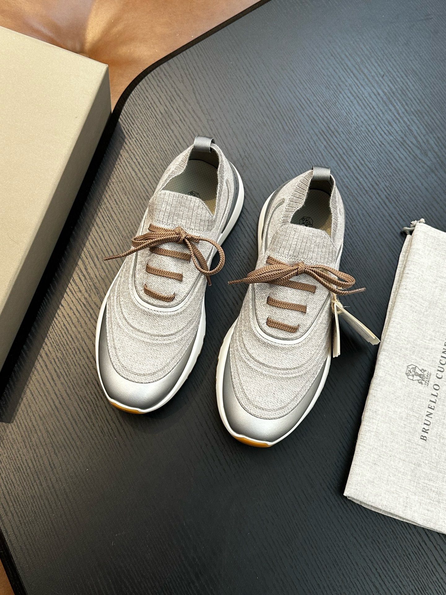 Рекламная коллекция мужской обуви на все сезоны 2026 года