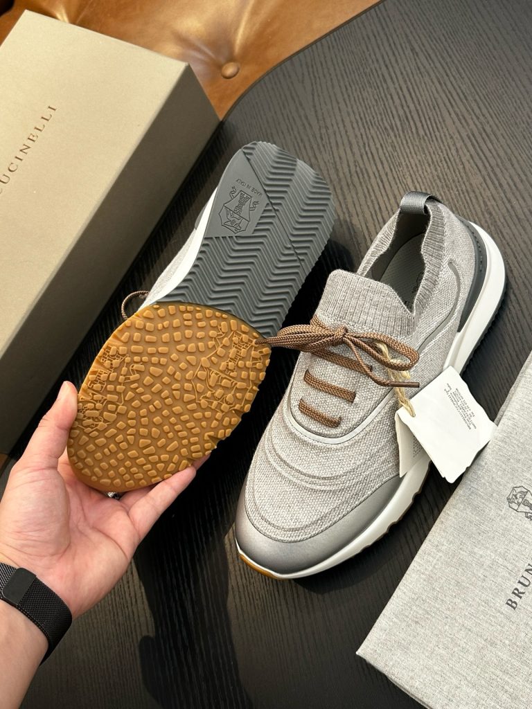 Рекламная коллекция мужской обуви на все сезоны...