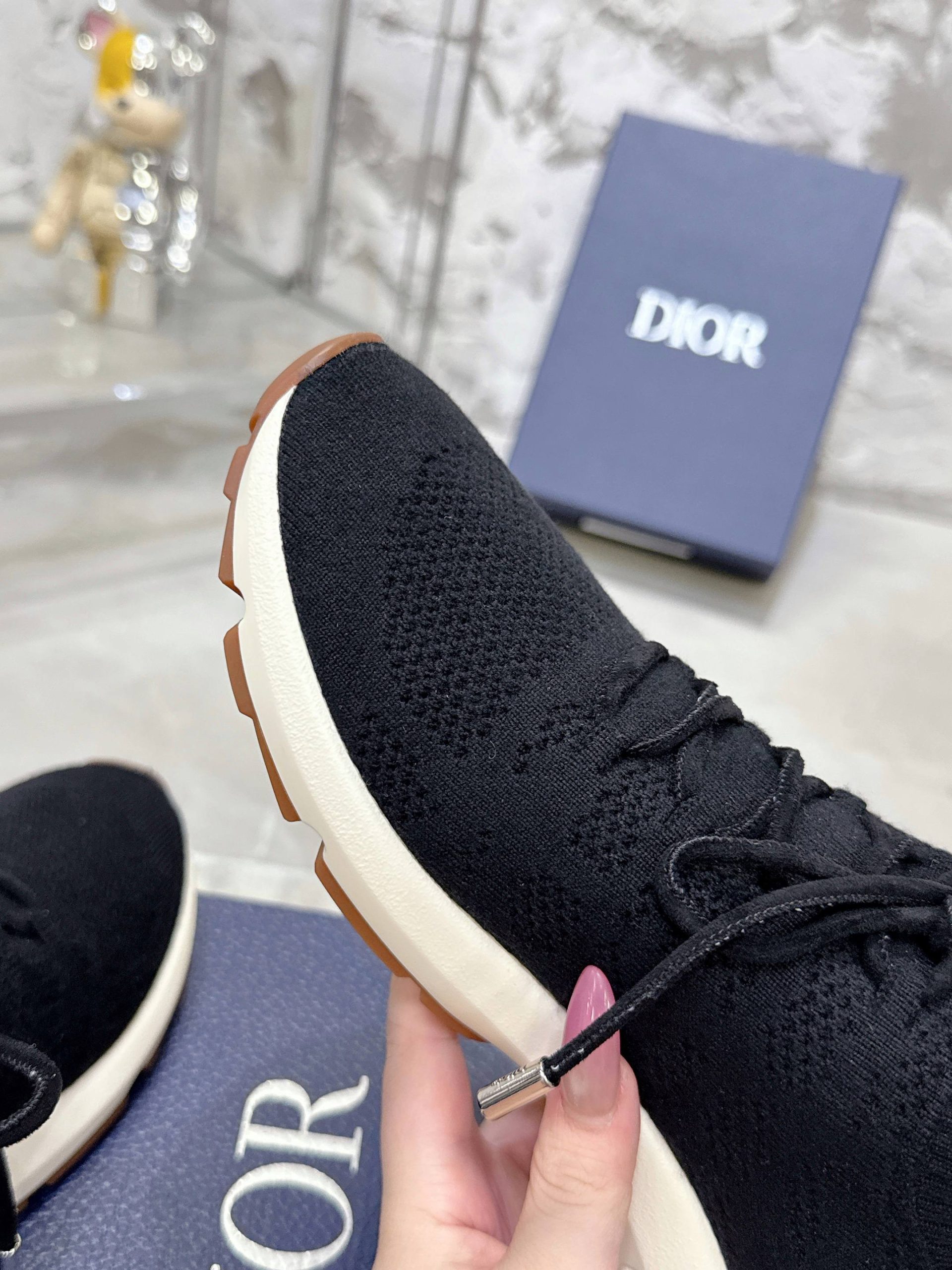 Dior Latest Men’s Sneakers Official Launch，Walk in Absolute Luxury with Dior