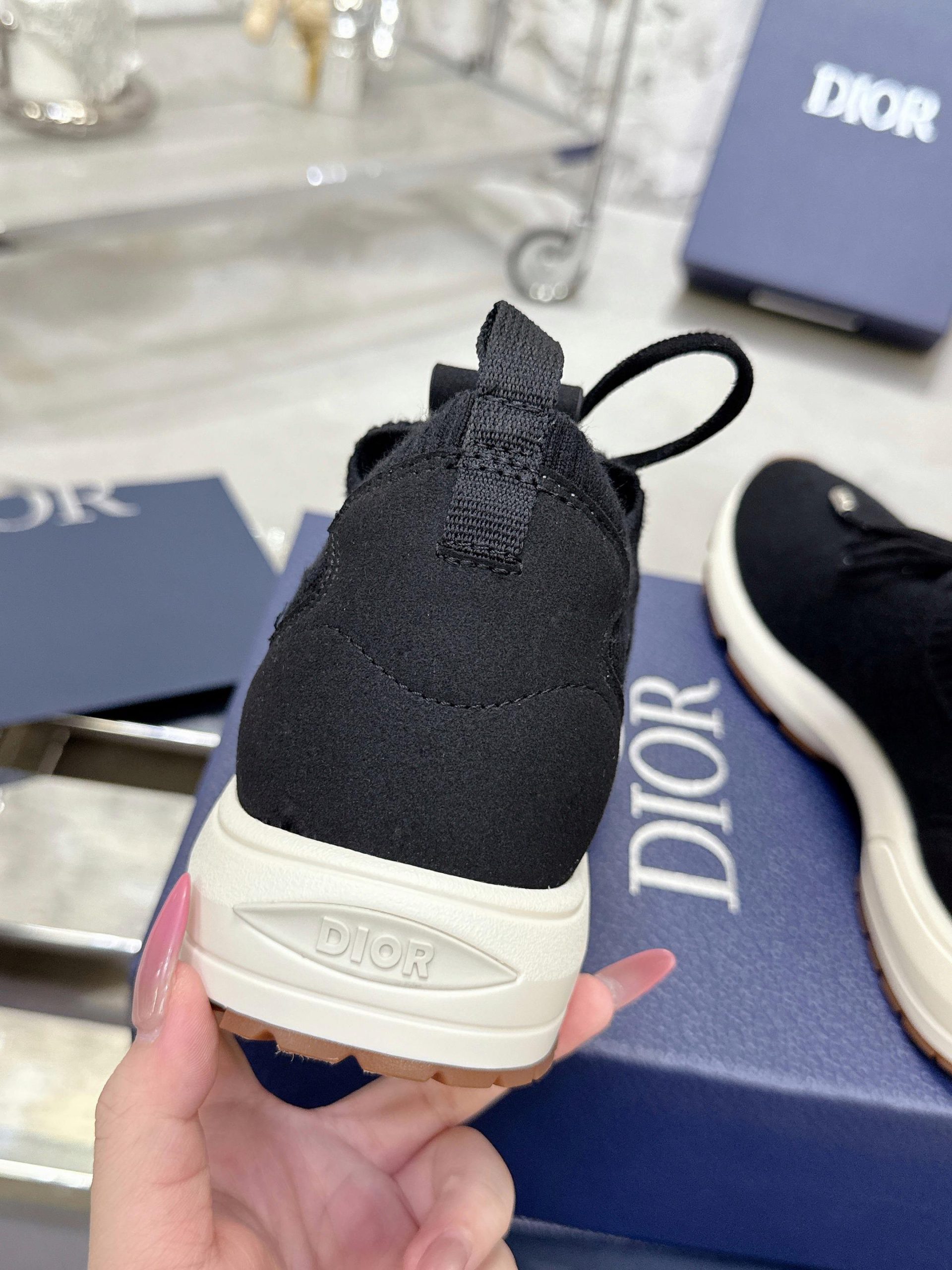 Dior Latest Men’s Sneakers Official Launch，Walk in Absolute Luxury with Dior