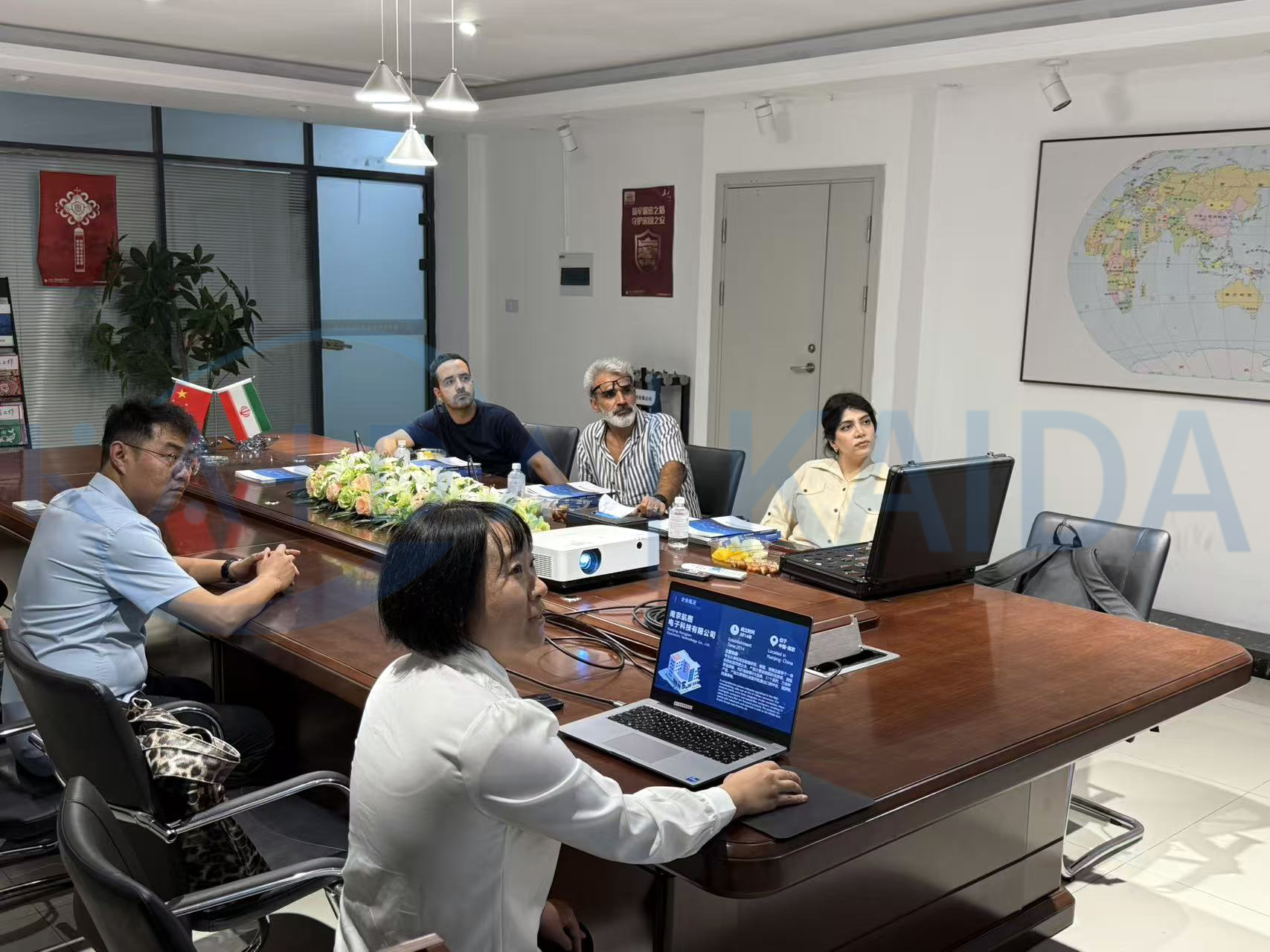 Iranian customers visit KAIDA connector production base to sign 30 million connector orders.