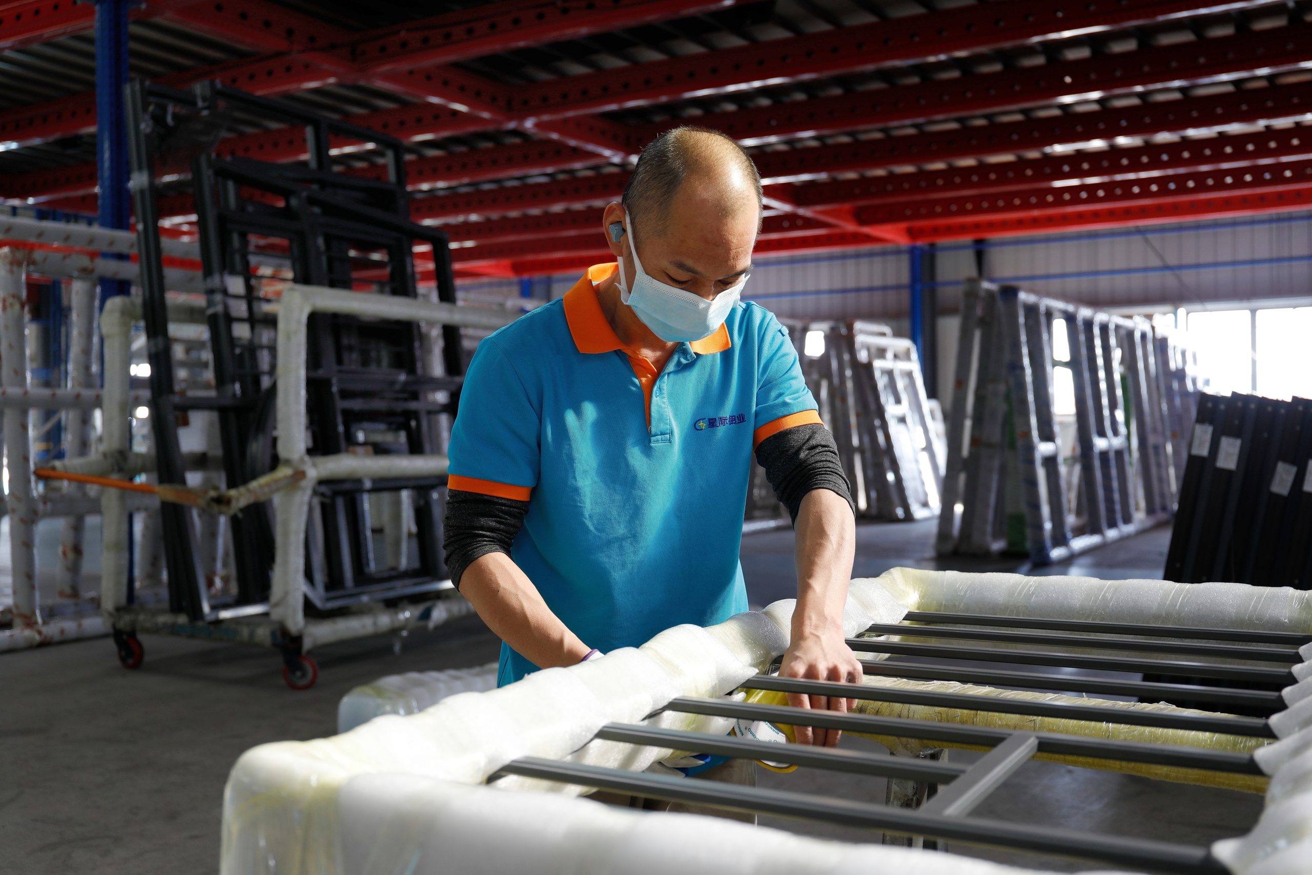 процесс доставки дверной и оконной продукции