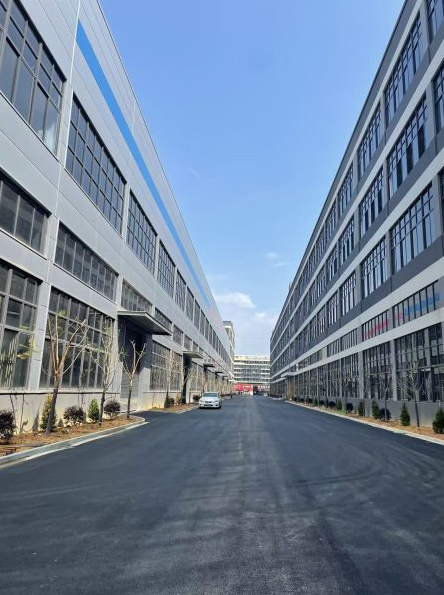 Иностранные покупатели, собирайтесь! Этот новый завод по производству дверей и окон точно решит вашу «болевую точку» в сфере закупок.