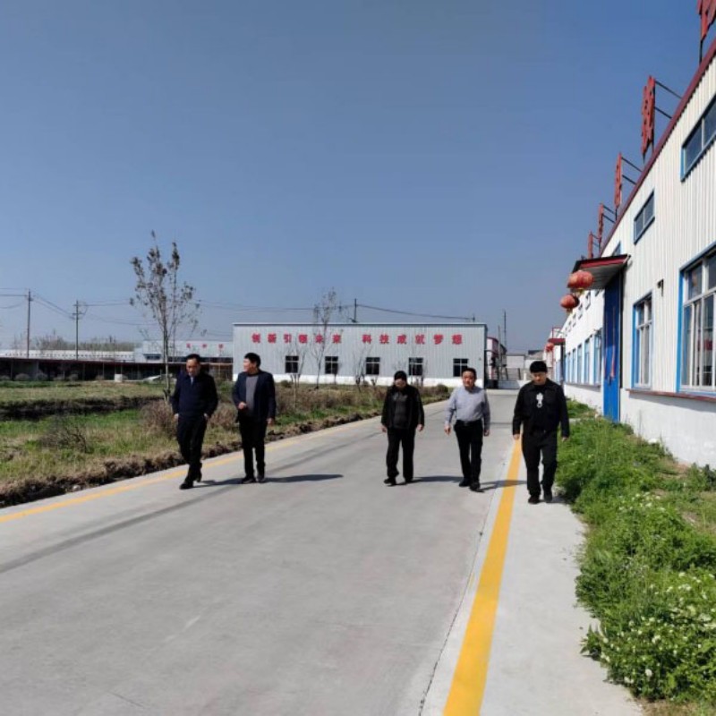 Вновь построенное здание завода: 5000 квадратных метров