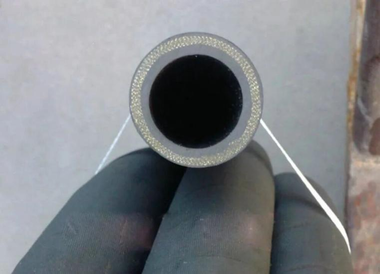 Резиновый шланг