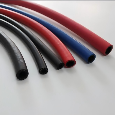 От нефтегаза до строительной техники: почему резиновые рукава стали одним из самых востребованных промышленных продуктов в 2025 году?