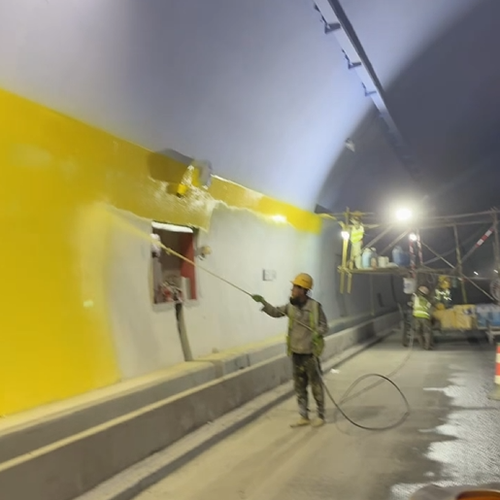 Shaanxi Baofeng Construction полностью продвигает работу по декоративному напылению дорожных тоннелей