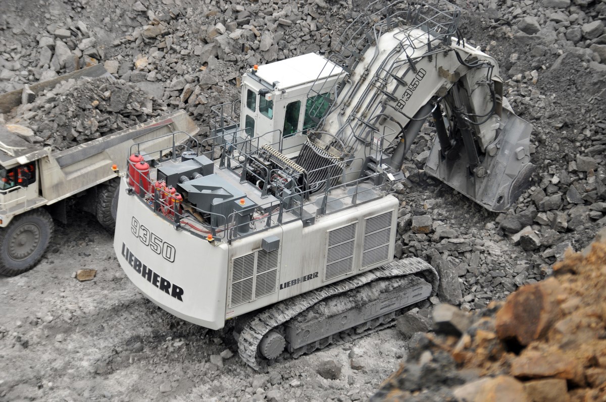 LIEBHERR R9350 excavator