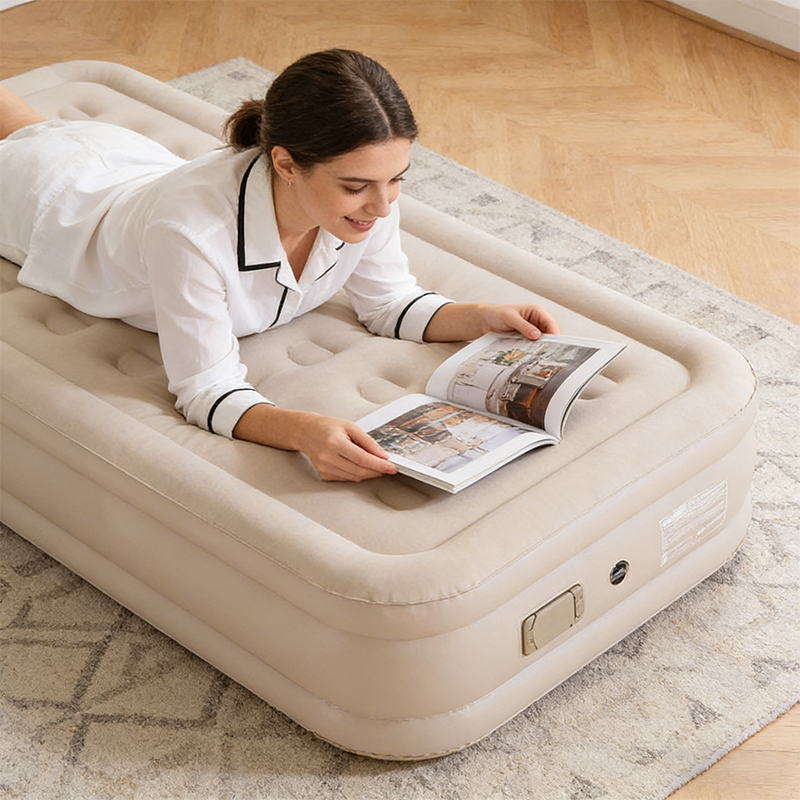 Надувная кровать с велюровым покрытием