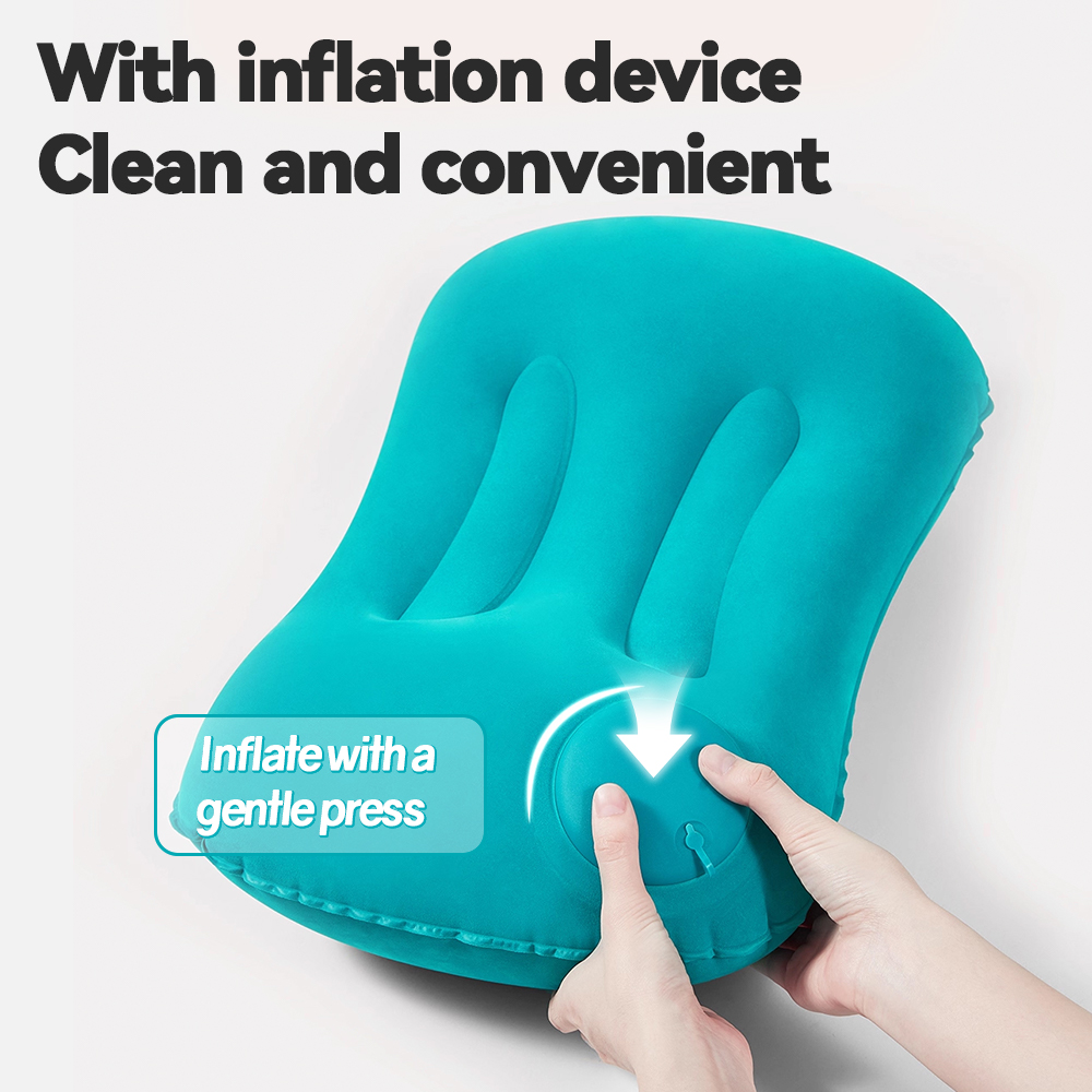 Квадратная велюровая подушка с помпой