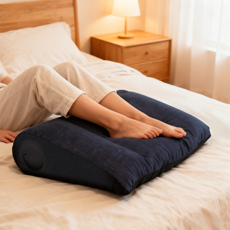 Надувная подушка-шезлонг с помповым механизмом нажатия