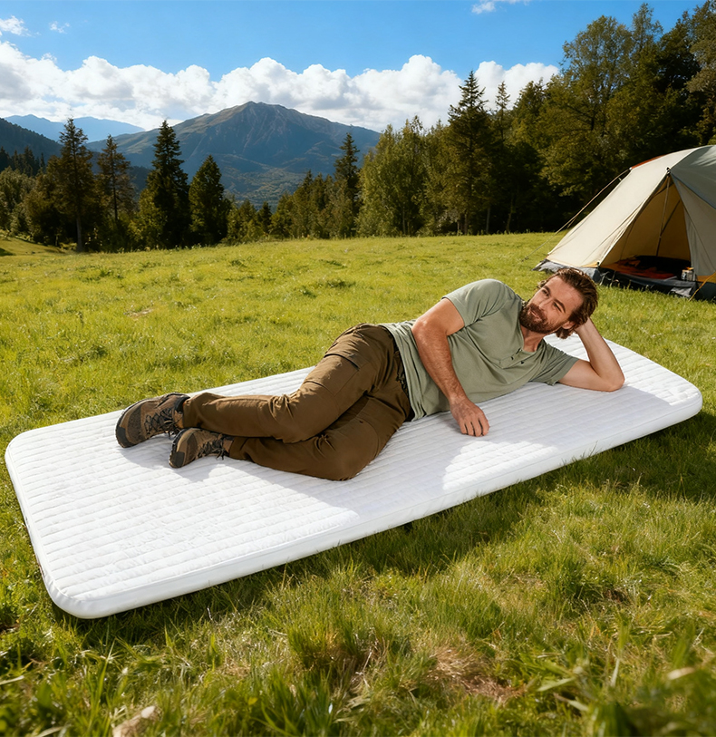 Надувной кемпинговый коврик