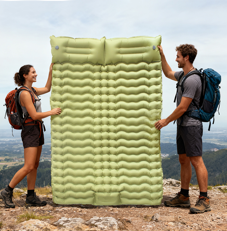 Двуспальный надувной матрас для отдыха на природе