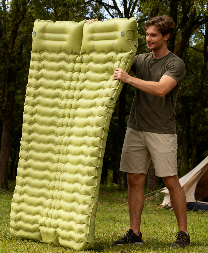Двуспальный надувной матрас для отдыха на природе