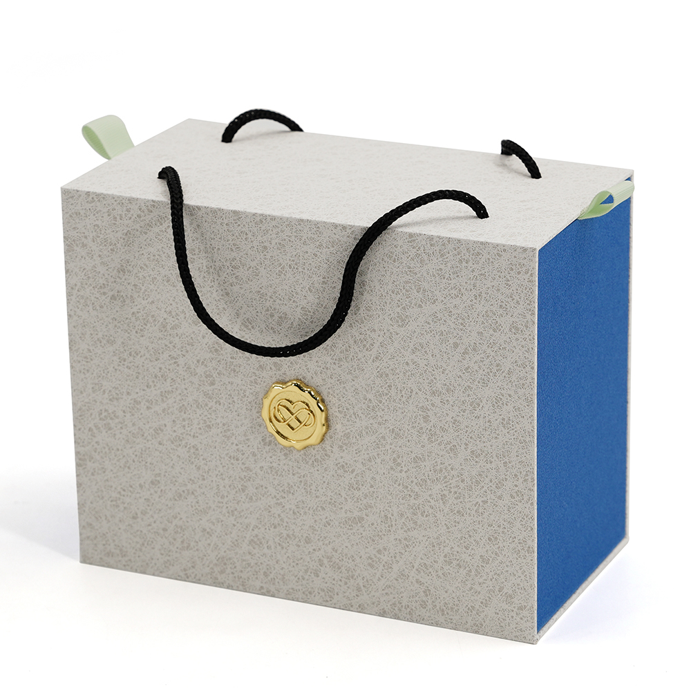 Китай Подарочная коробка класса люкс из плотного картона с двойной дверцей, боковым открыванием и ручкой, с возможностью нанесения логотипа на заказ. - Гуанчжоуское ООО по печатанию “И Сэнь”