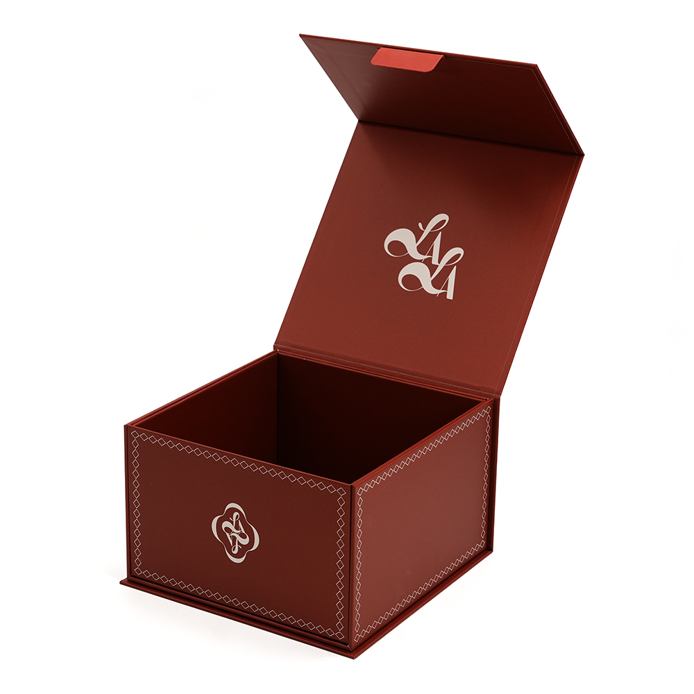 Китай Коробка из картона с индивидуальной печатью логотипа, магнитная застежка, роскошная подарочная коробка из перерабатываемого картона. - Гуанчжоуское ООО по печатанию “И Сэнь”