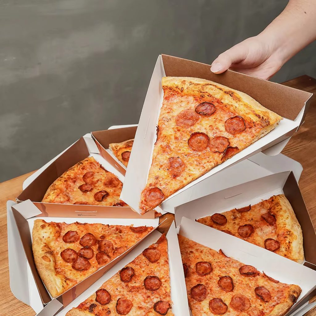 Китай Индивидуальная картонная коробка для пиццы из крафт-бумаги по хорошей цене. Упаковка для пиццы на вынос размером 12 дюймов. - Гуанчжоуское ООО по печатанию “И Сэнь”