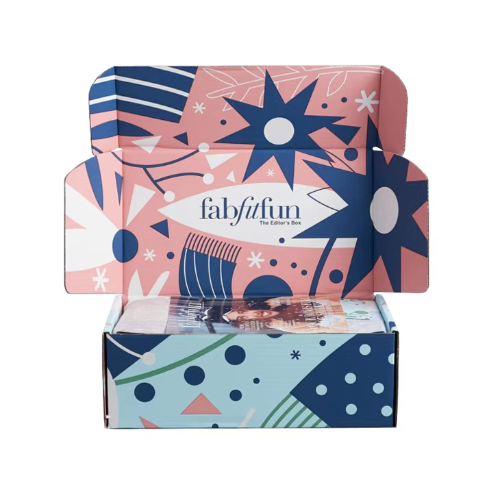 Китай Индивидуальные цветные гофрированные транспортные коробки, биоразлагаемая бумажная упаковка для одежды, почтовая коробка с логотипом - Гуанчжоуское ООО по печатанию “И Сэнь”