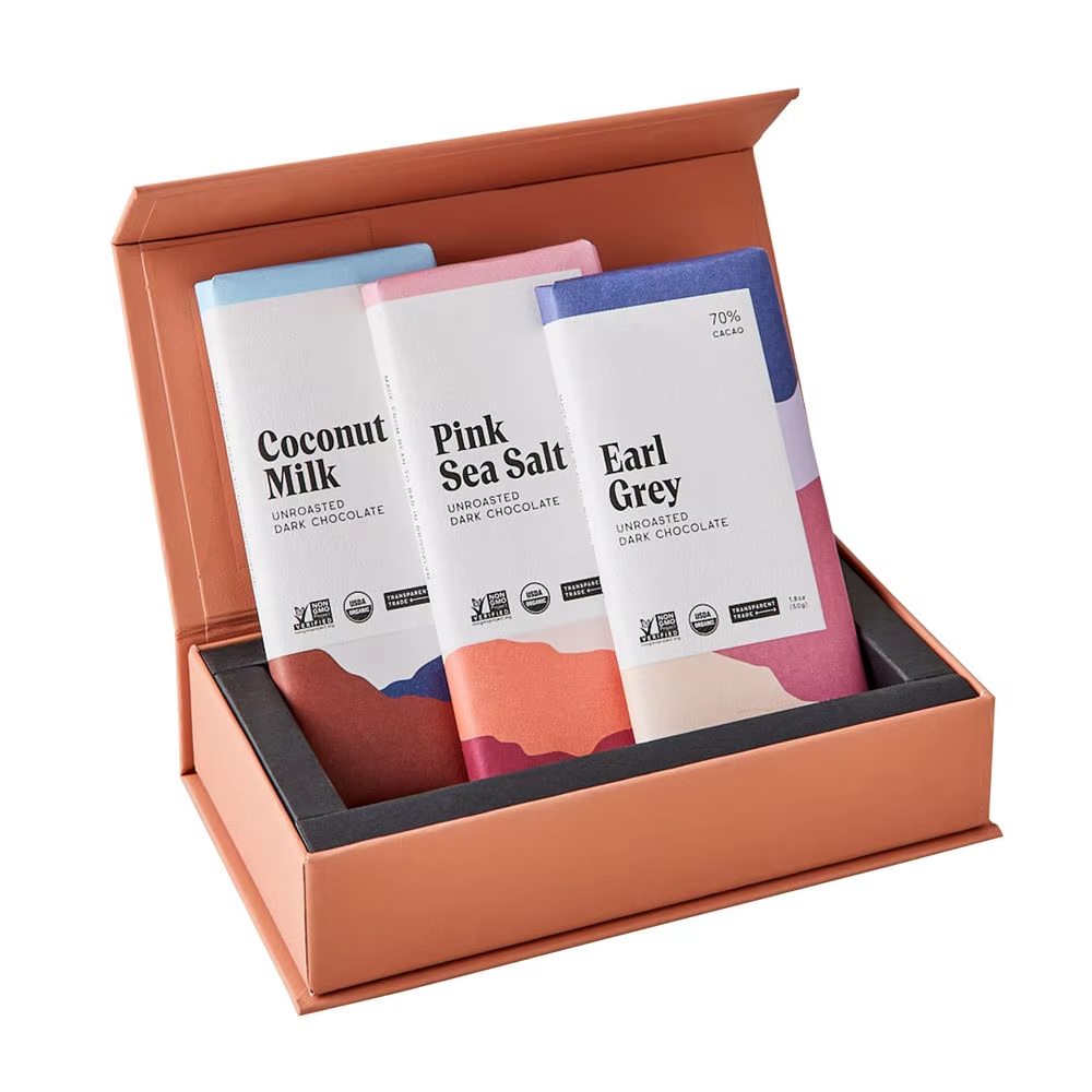 Китай Изготовленная на заказ коробка для шоколада из магнитной бумаги премиум-класса, роскошная жесткая коробка с клапаном для упаковки шоколада - Гуанчжоуское ООО по печатанию “И Сэнь”