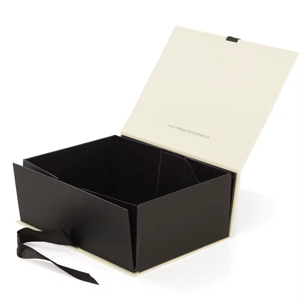 Китай Оптовая продажа картонных коробок для упаковки одежды и подарков нестандартных размеров, высококачественные складные бумажные упаковочные коробки с лентой. - Гуанчжоуское ООО по печатанию “И Сэнь”