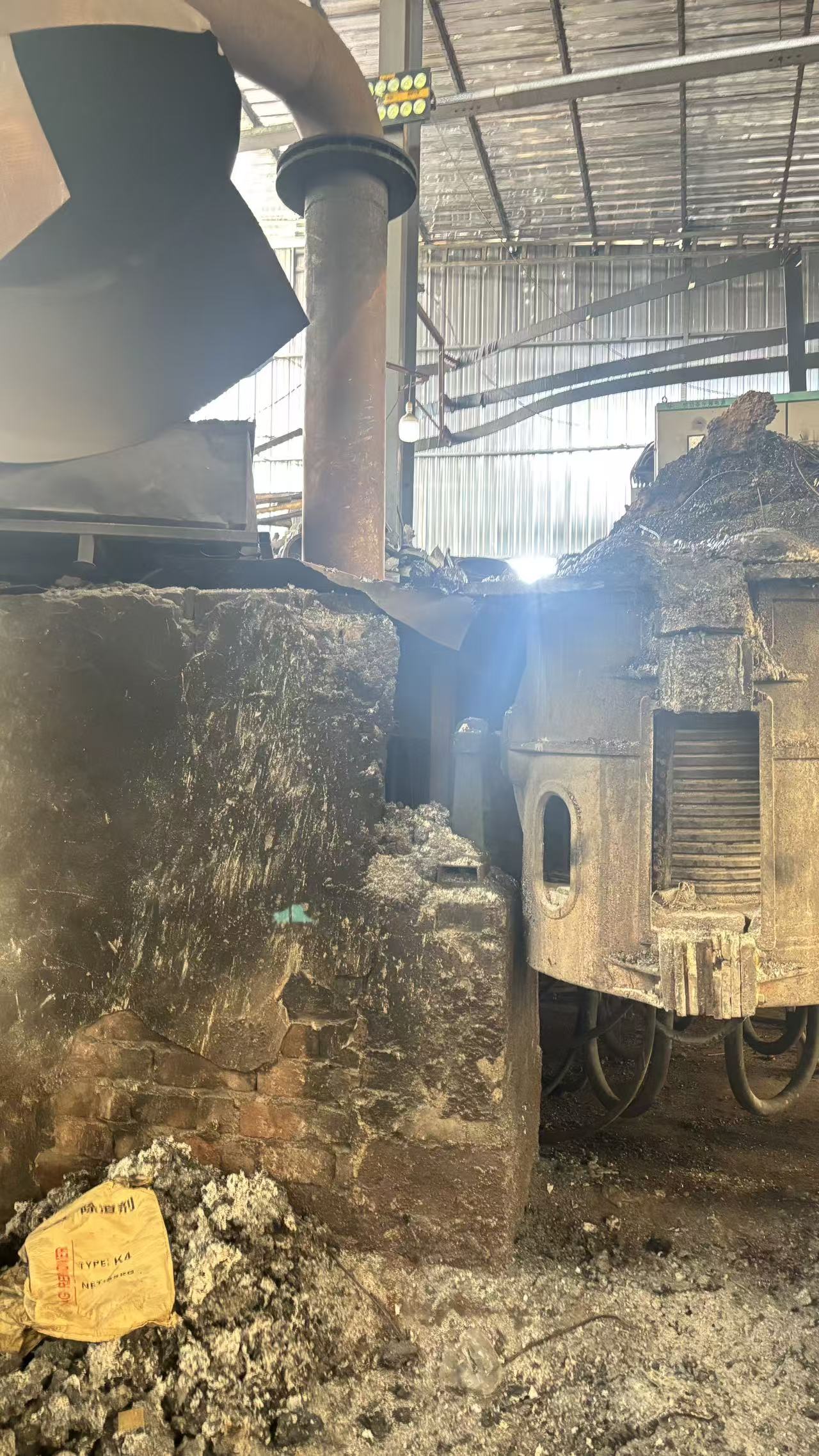 Среднечастотная плавильная печь «Полная мощность»: основная сила для литья компонентов сельскохозяйственной техники