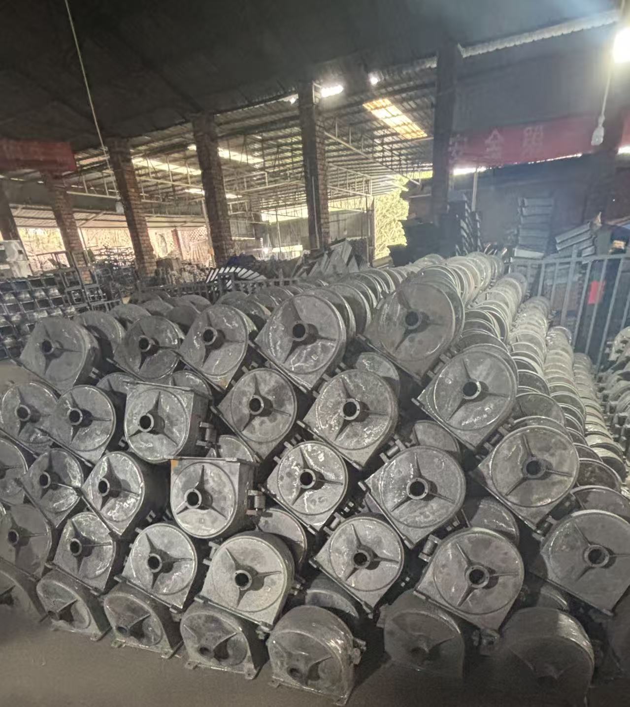 Тысячи отливок для дробилок сходят с конвейера, укрепляя основу качества основных компонентов сельскохозяйственной техники