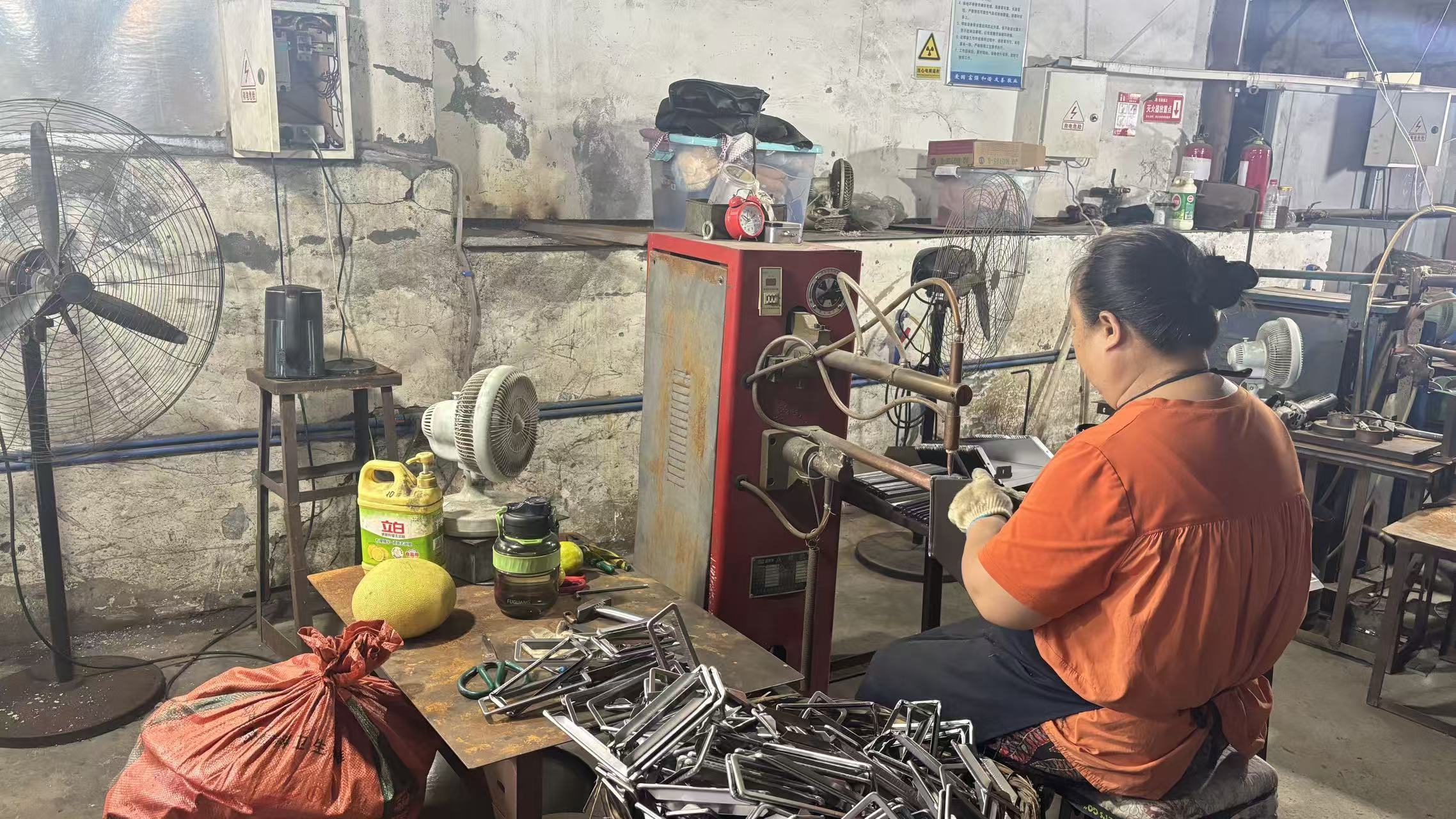 Чжунсинь Машинное: Мастерство точечной сварки – точность и душа производства комплектующих