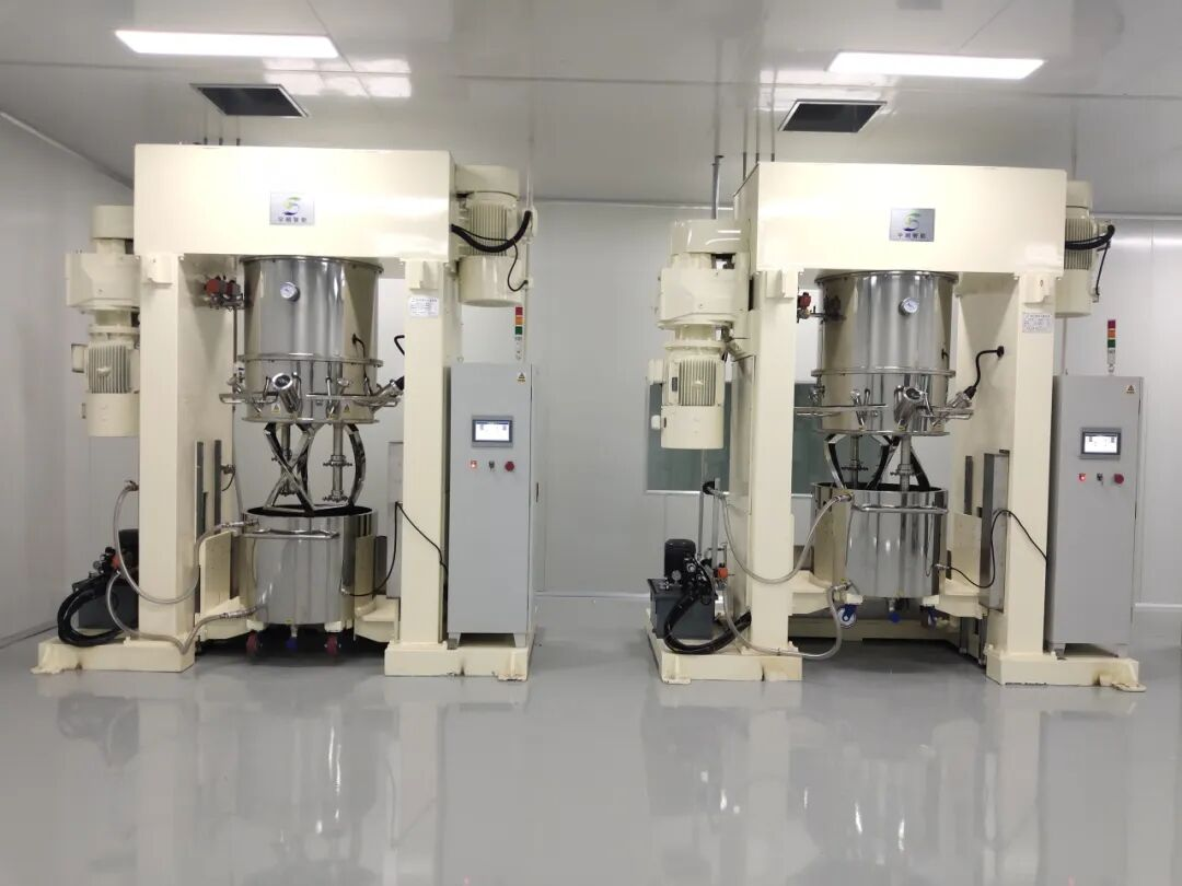 Интеллектуальный двухпланетарный миксер Yushun на площадке заказчика.