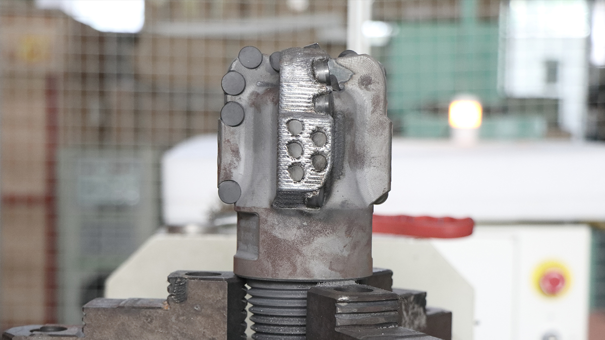 Повышение износостойкости PDC долот после лазерной наплавки