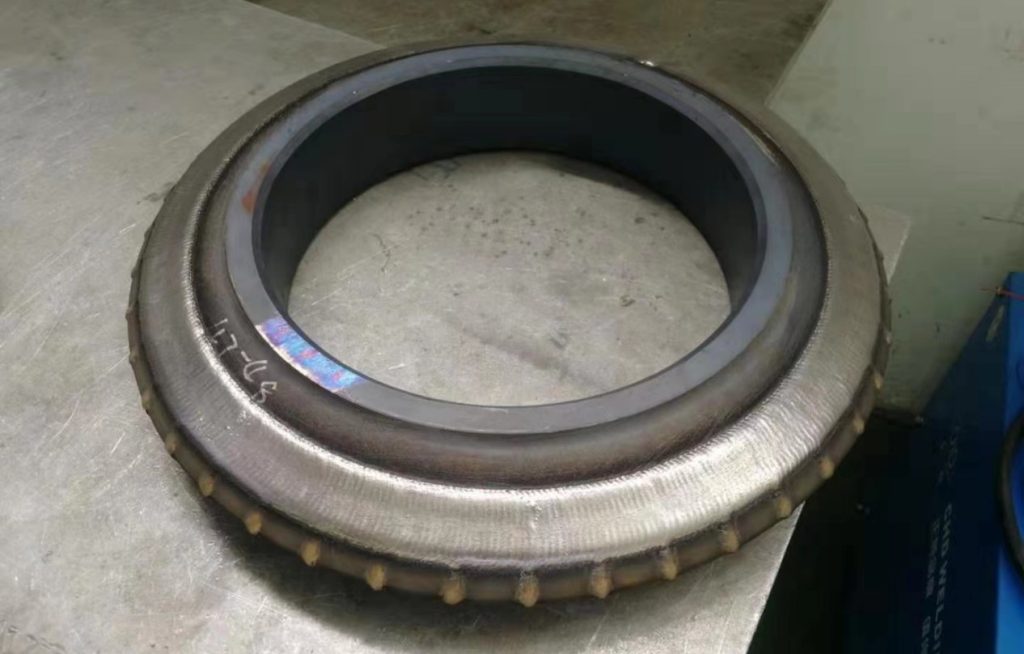 Сравнение наплавки и покрытия по характеристикам и применению