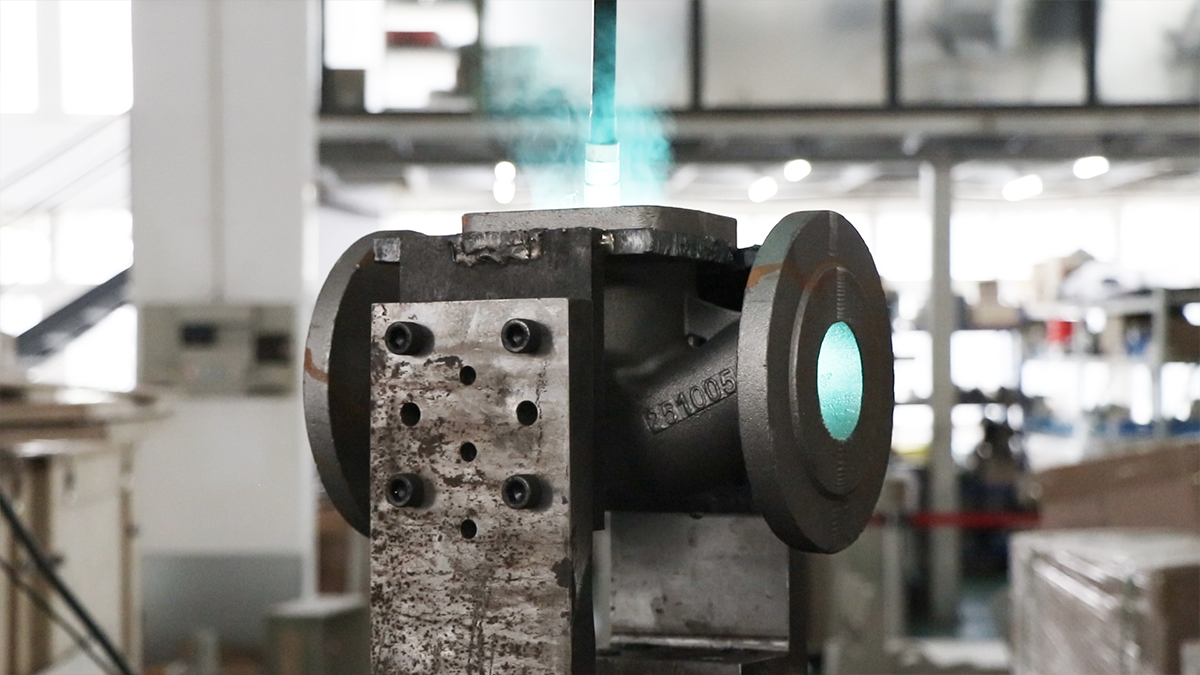 Процесс автоматизированной плазменной наплавки PTA внутренних поверхностей и глубоких полостей корпуса клапана.