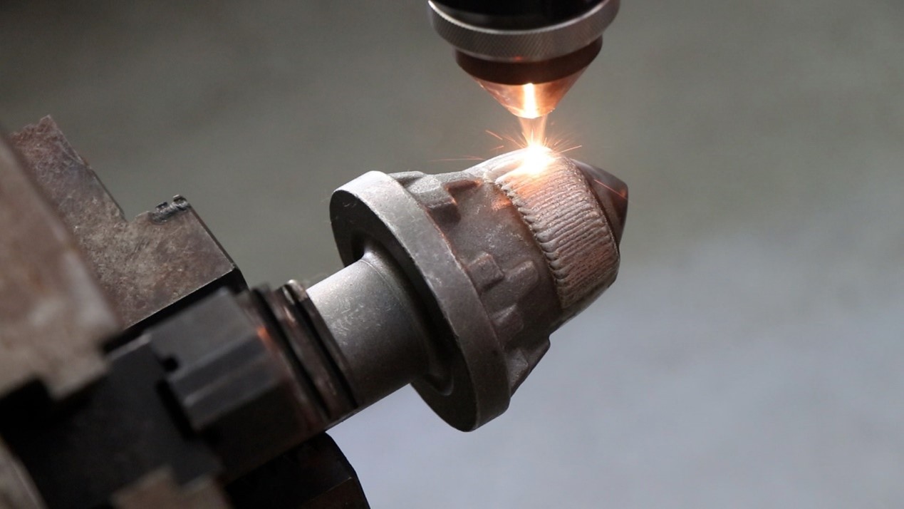 Процесс лазерной наплавки для упрочнения поверхности горного резца