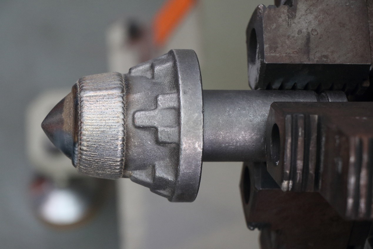 Структура наплавленного слоя и металлургическое соединение с основой