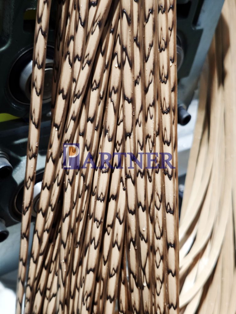 ЛИНИЯ ПО ПРОИЗВОДСТВУ ТРЕХЦВЕТНЫХ РОТАНГОВ ИЗ ПЭ/ПП - Qingdao Partner Plastic Machinery Co.,ltd