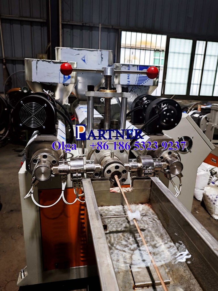 ЛИНИЯ ПО ПРОИЗВОДСТВУ ТРЕХЦВЕТНЫХ РОТАНГОВ ИЗ ПЭ/ПП - Qingdao Partner Plastic Machinery Co.,ltd