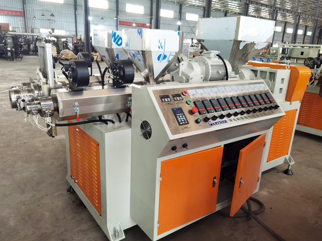 ЛИНИЯ ПО ПРОИЗВОДСТВУ ТРЕХЦВЕТНЫХ РОТАНГОВ ИЗ ПЭ/ПП - Qingdao Partner Plastic Machinery Co.,ltd
