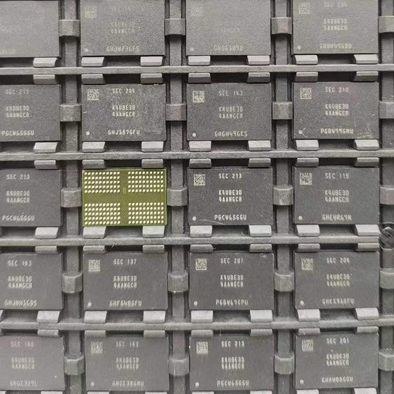 частица памяти SAMSUNG (K4UBE3D4AA-MGCR)