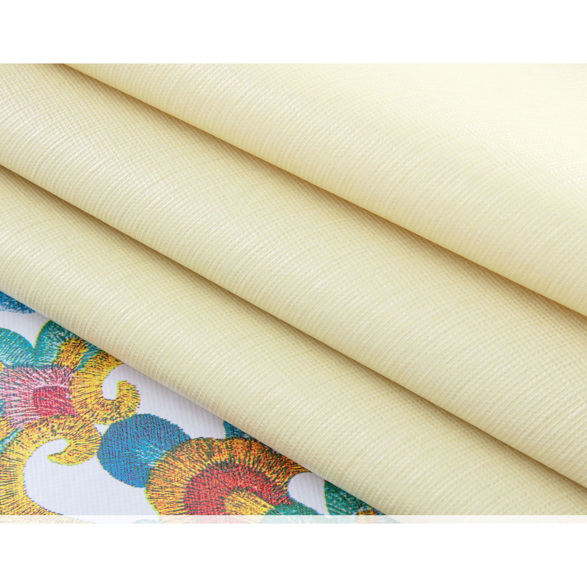 Прямоугольная скатерть PVC бежевого цвета с синими цветами