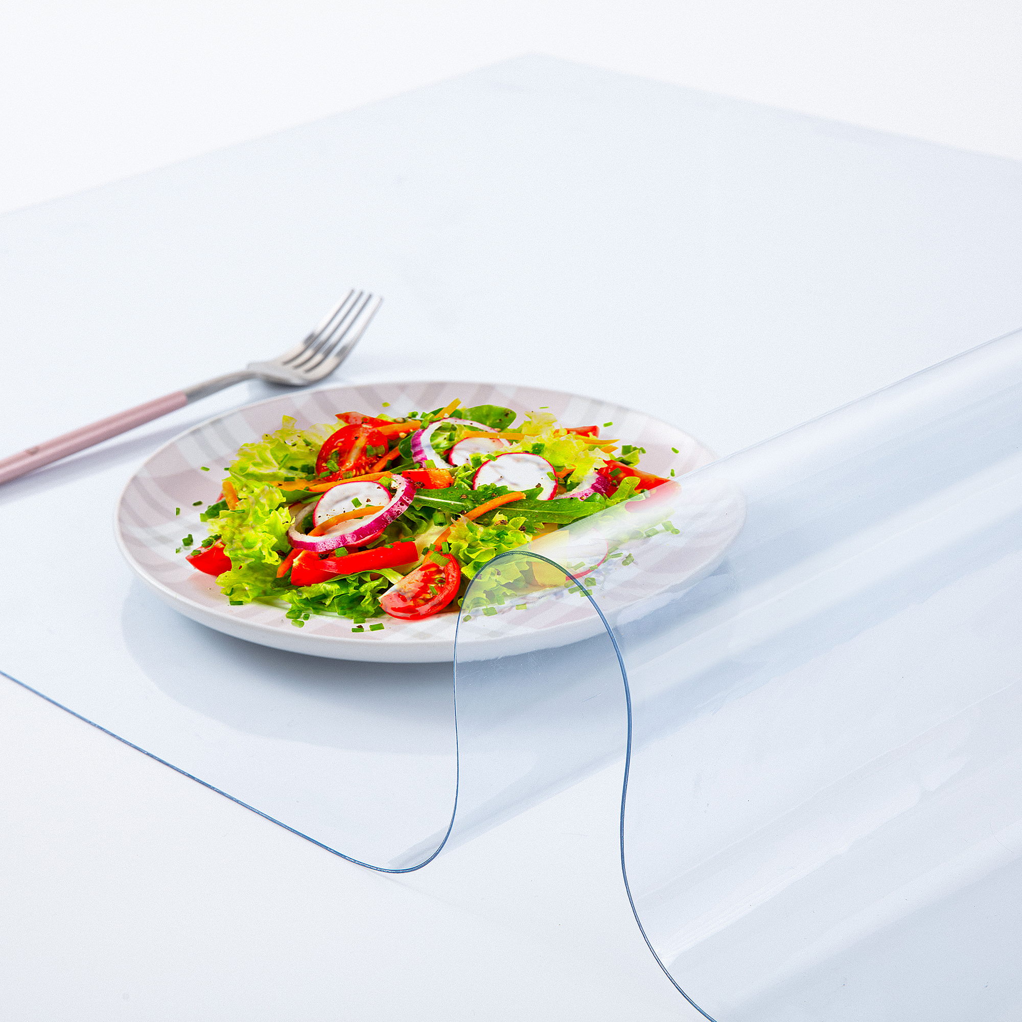 Моемая прозрачная PP-подставка для стола: износостойкая, царапинезащищенная + невидимая адаптация — “безследний выбор” для защиты стола