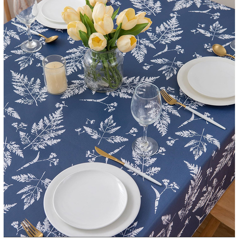 Прямоугольная скатерть PVC с узором маленьких синих листьев