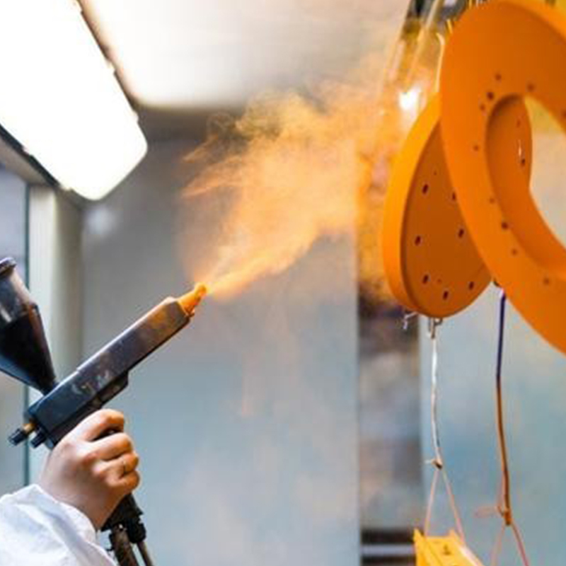 Покраска распылением и порошковая покраска имеют свои преимущества и недостатки.