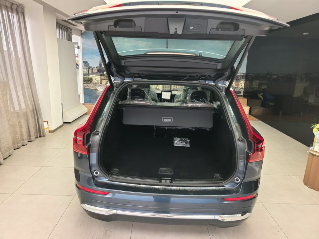 Volvo XC60 2026 Модель B5 AWD Inscription Luxury Edition - Huishida Trading