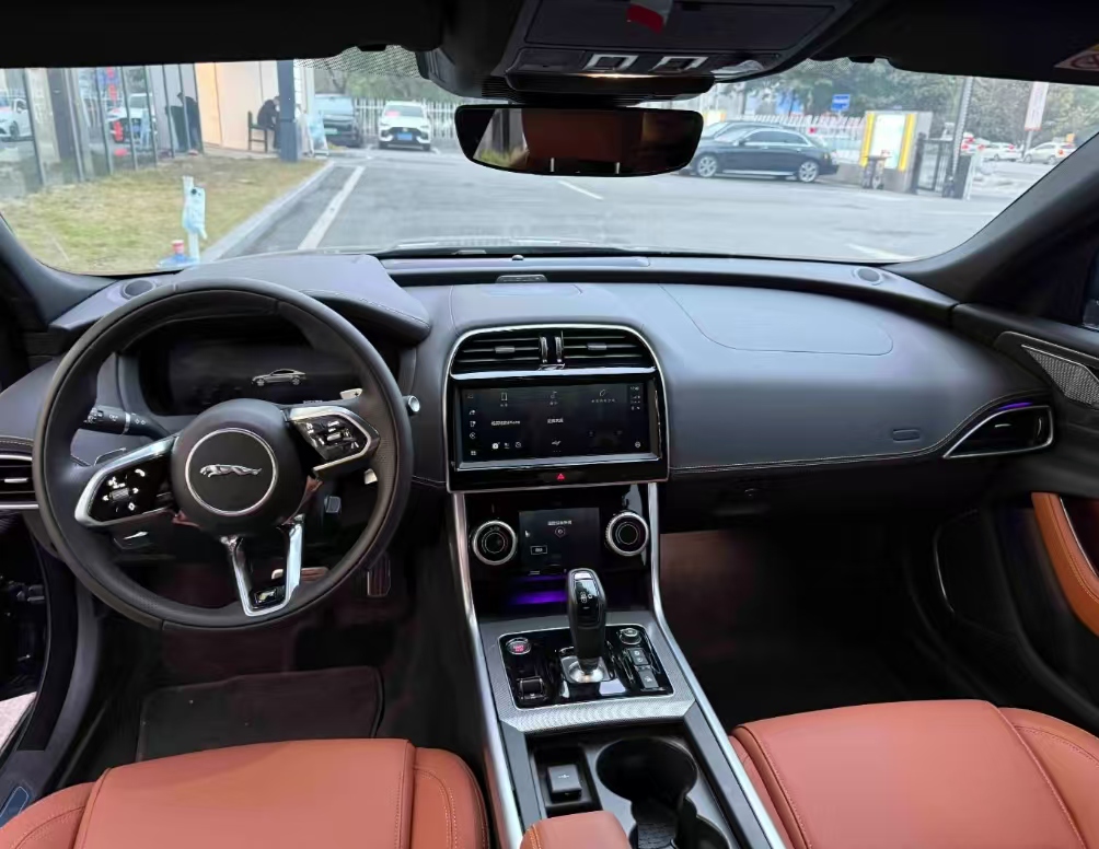 Jaguar XEL 2025 Модель 2.0T 250PS R-DYNAMIC 90th Anniversary Edition - Huishida Trading