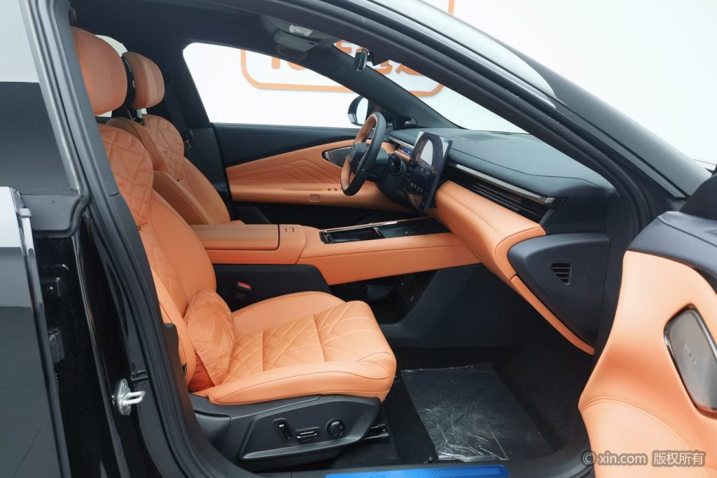 Lynk & Co 10 EM-P 2025 Модель 240 AWD Ultra - Huishida Trading