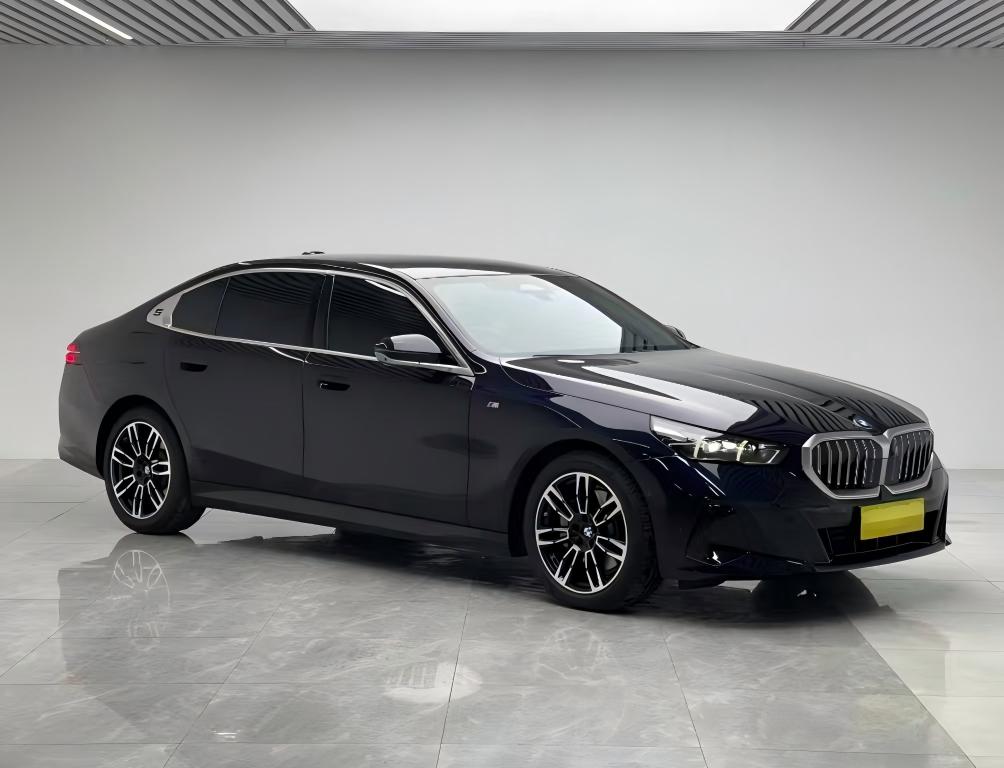 BMW 5 Series 2025 года, модель 530Li Leading Edition M Sport Package - Huishida Trading