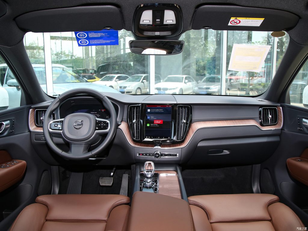 Volvo XC60 2024 B5 4WD Smart Deluxe Edition - Huishida Trading