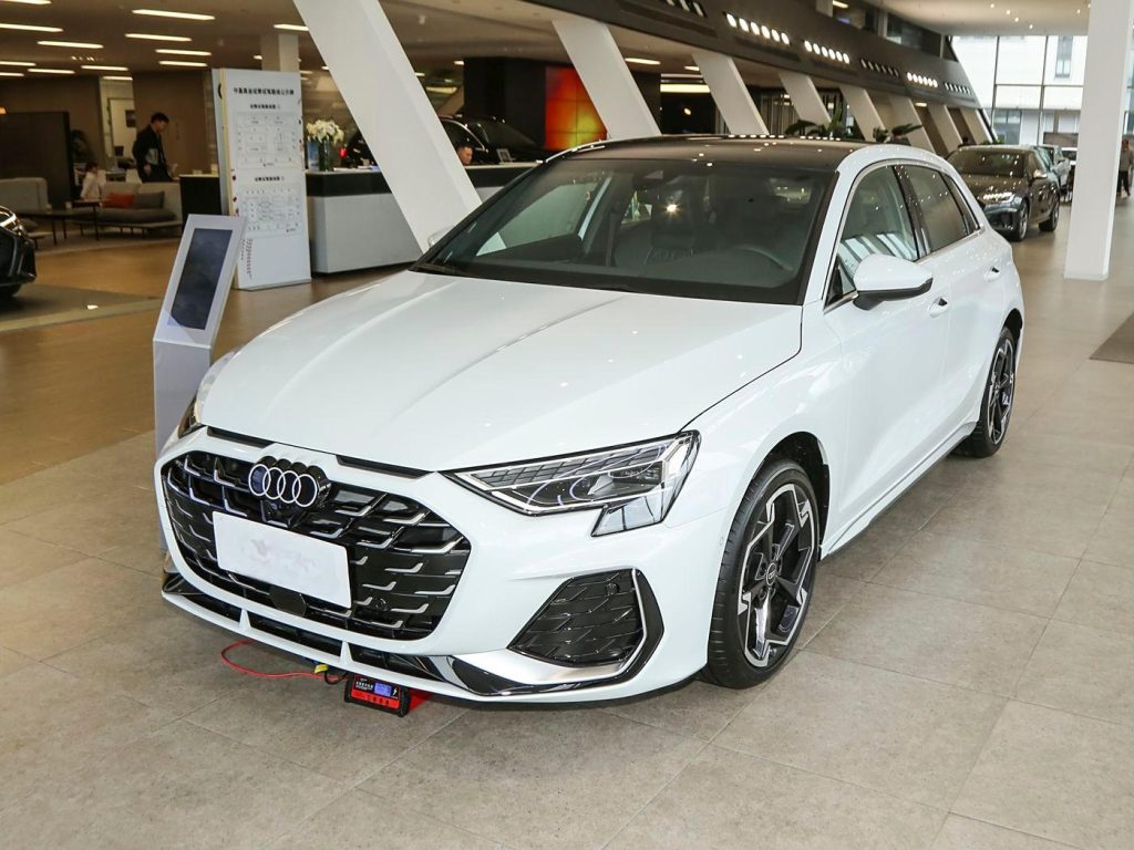 AUDI A3 2025 Sportback 35TFSI Flying Spur Premium + Luxury Package - Huishida Trading