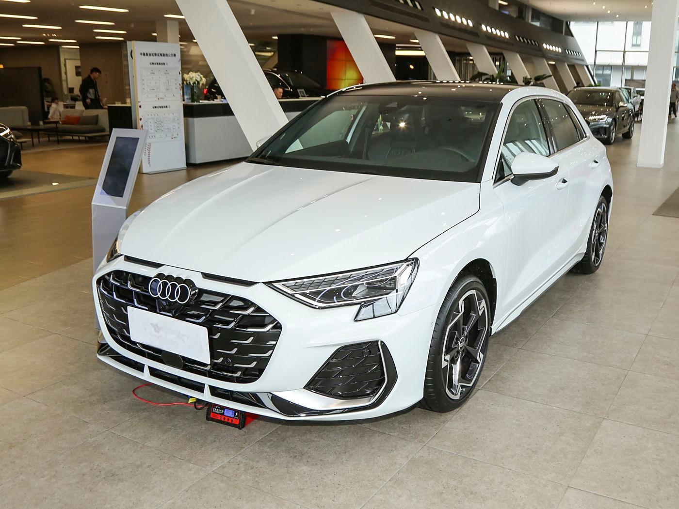 AUDI A3 2025 Sportback 35TFSI Flying Spur Premium + Luxury Package