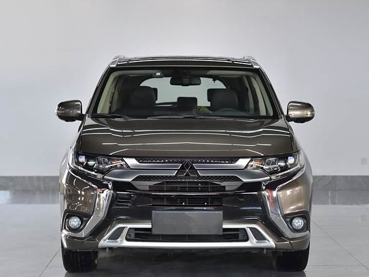 Mitsubishi Outlander 2021 2.4L полный привод 7 мест